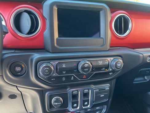 Used 2020 Jeep Wrangler Rubicon w/ LED Lighting Group AWD/4WD image 22