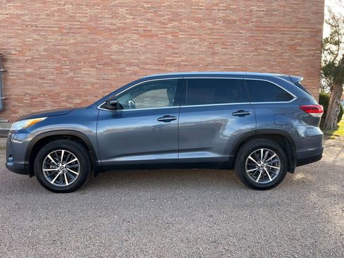 Used 2019 Toyota Highlander XLE image 4