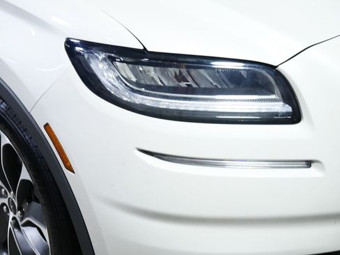 Used 2022 Lincoln Nautilus Reserve AWD/4WD image 16
