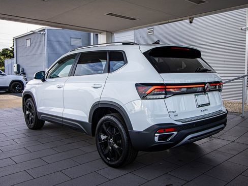 New 2026 Volkswagen Taos SE image 12