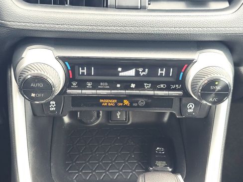 Used 2021 Toyota RAV4 XLE image 19