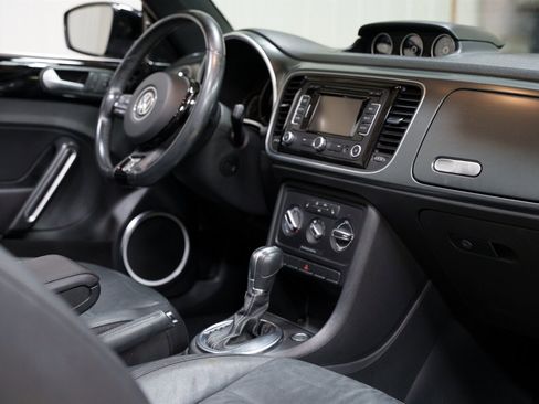 Used 2014 Volkswagen Beetle R-Line FWD image 19