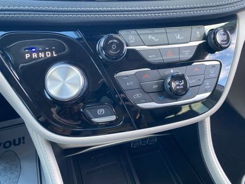 Used 2024 Chrysler Pacifica Limited image 49