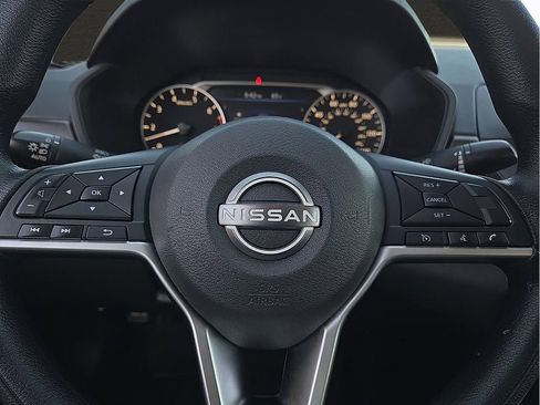 Used 2024 Nissan Altima 2.5 SV FWD image 19