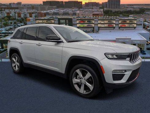 Certified 2025 Jeep Grand Cherokee Limited RWD image 1