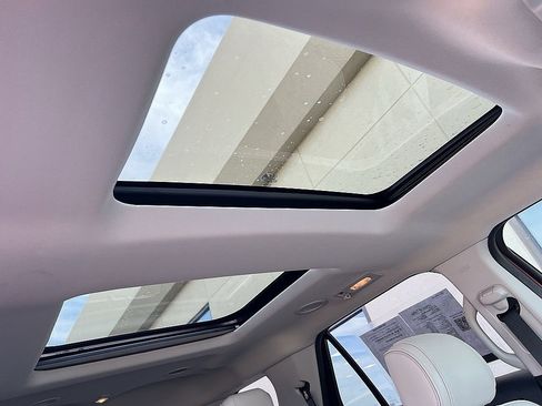 Used 2016 Ford Explorer Platinum image 31