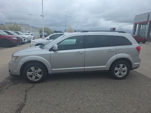 Used 2011 Dodge Journey Mainstreet w/ Popular Equipment Group AWD/4WD image 2