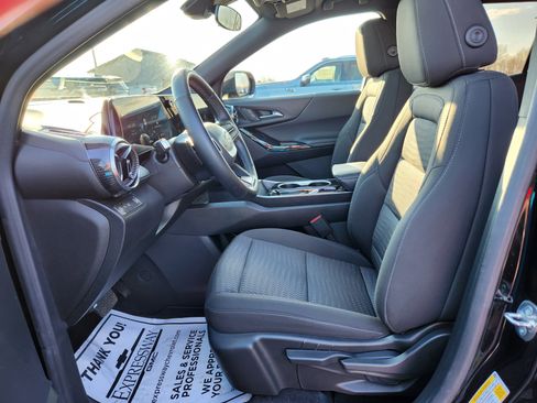 Used 2025 Chevrolet Equinox LT image 12