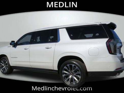 Used 2025 Chevrolet Suburban High Country AWD/4WD image 6
