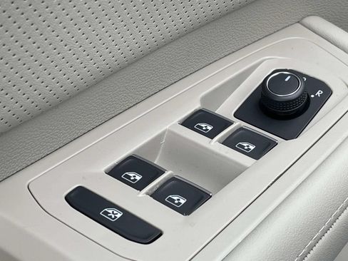 New 2026 Volkswagen Atlas SE FWD image 18