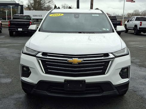 Used 2023 Chevrolet Traverse LT image 2