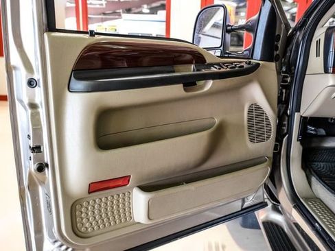 Used 2007 Ford F550 4x4 Crew Cab Super Duty image 41