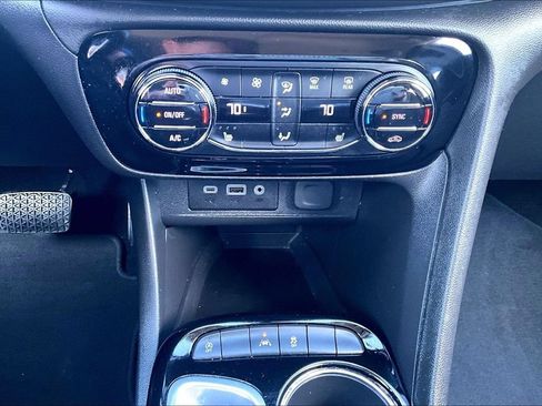 Used 2020 Buick Encore GX Select FWD image 33