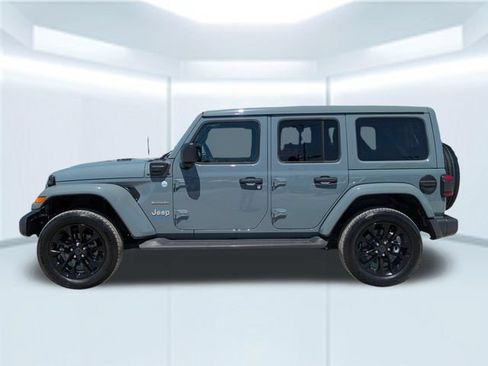 Used 2024 Jeep Wrangler Unlimited Sahara w/ Safety Group AWD/4WD image 3