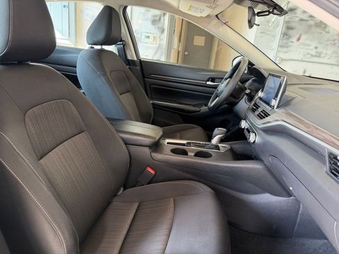 Used 2025 Nissan Altima 2.5 SV image 35