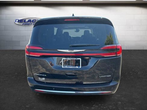 Used 2024 Chrysler Pacifica Limited FWD image 6