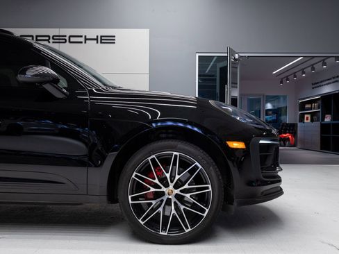 Certified 2024 Porsche Macan S image 11