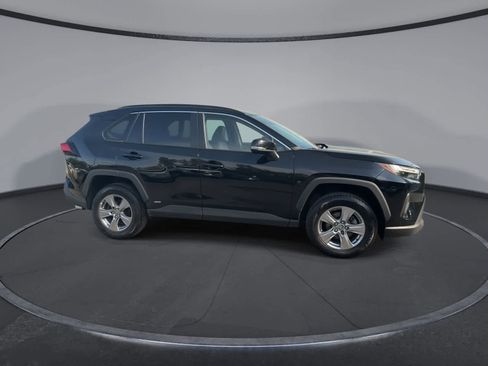 Used 2022 Toyota RAV4 XLE w/ Convenience Package AWD/4WD image 9