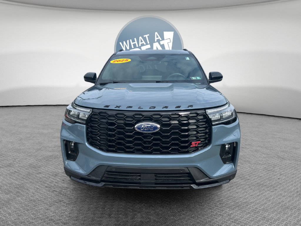 Used 2025 Ford Explorer ST AWD/4WD image 9
