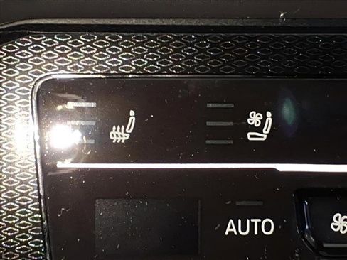 New 2025 Volkswagen Taos SEL image 18