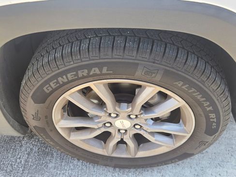 Used 2023 GMC Terrain SLT FWD image 5