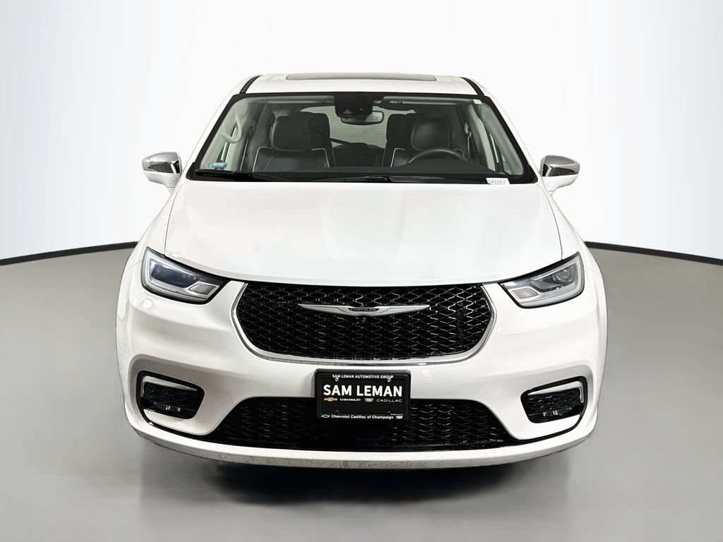 Used 2022 Chrysler Pacifica Limited FWD image 2