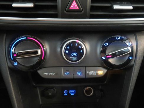 Used 2019 Hyundai Kona SEL FWD image 38
