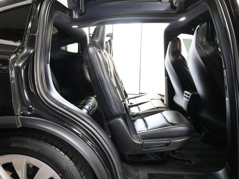Used 2018 Tesla Model X 75D image 43