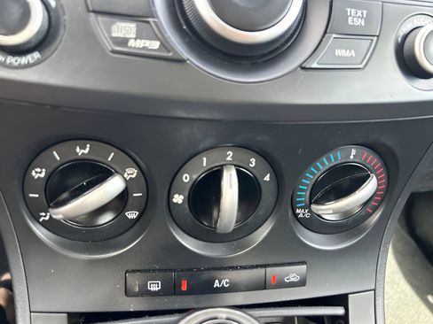 Used 2012 MAZDA MAZDA3 i Touring FWD image 26