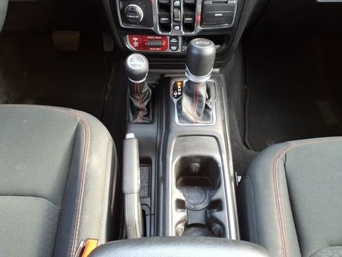 Used 2022 Jeep Wrangler Unlimited Rubicon AWD/4WD image 26