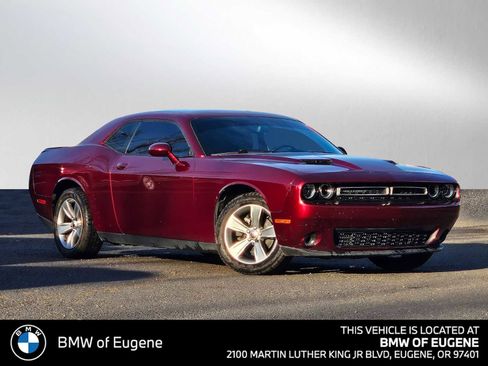 Used 2019 Dodge Challenger SXT image 1
