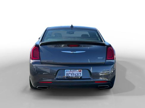Used 2018 Chrysler 300 S w/ 300S Premium Group RWD image 4