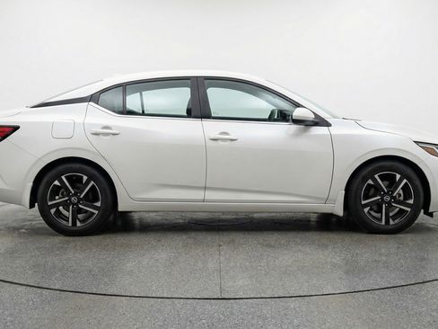 Used 2025 Nissan Sentra SV FWD image 11