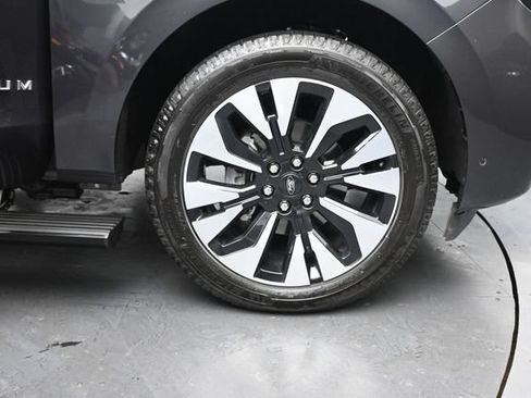 Certified 2025 Ford Expedition Platinum w/ Driver's Package AWD/4WD image 34