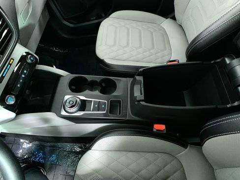 Used 2024 Ford Escape SE w/ PHEV Premium Package image 30