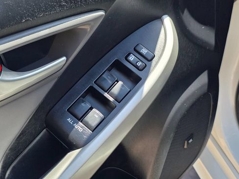 Used 2014 Toyota Prius Prime Advanced FWD image 27