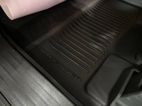 Used 2025 Nissan Pathfinder SV AWD/4WD image 12