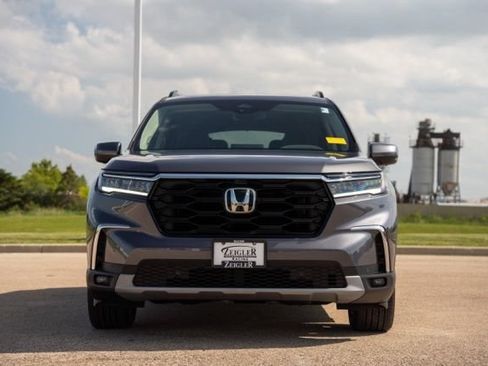 Used 2023 Honda Pilot Touring image 2