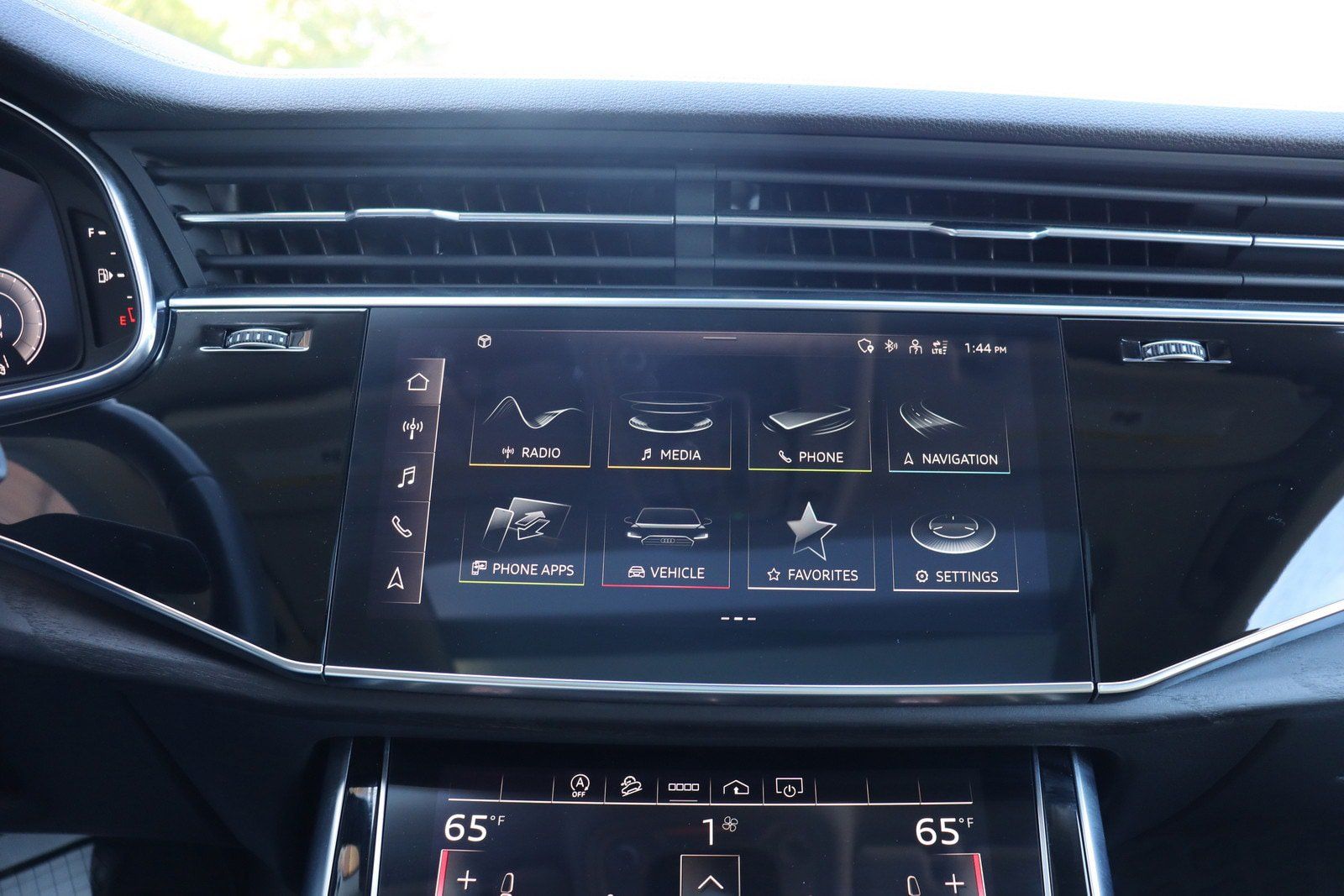 Used 2023 Audi Q8 Premium w/ Convenience Package AWD/4WD image 29