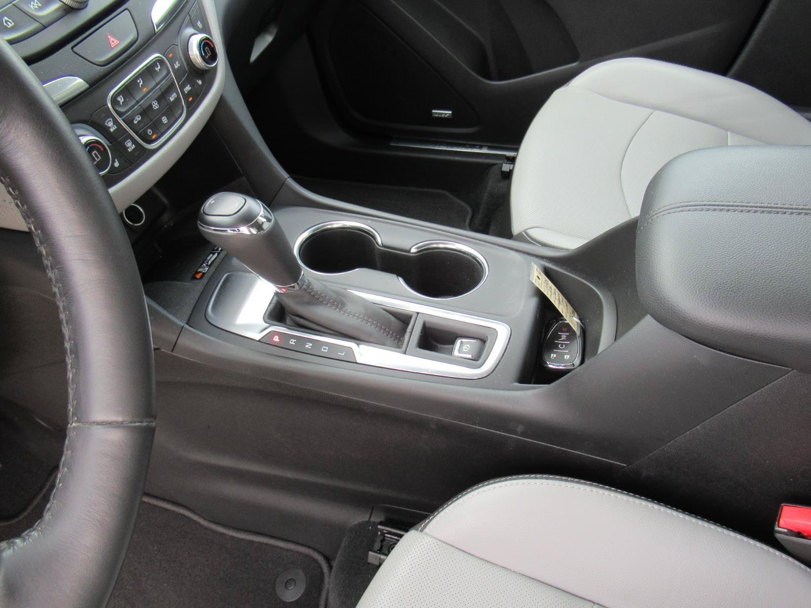 Used 2018 Chevrolet Equinox Premier FWD image 18