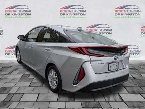 Used 2017 Toyota Prius Prime Advanced w/ Carpet Mat Package FWD image 6