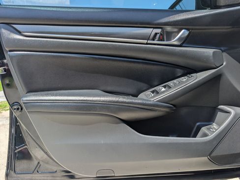Used 2018 Honda Accord Sport image 15