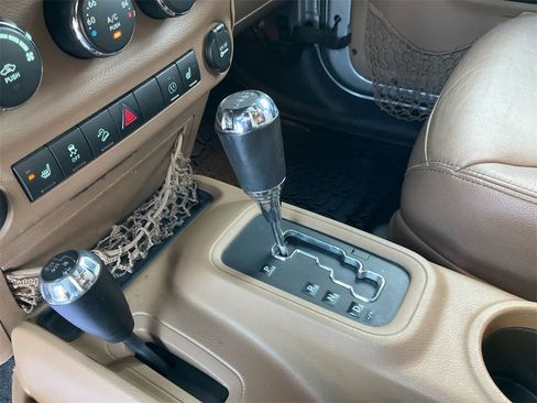 Used 2015 Jeep Wrangler Unlimited Sahara w/ Dual Top Group image 38