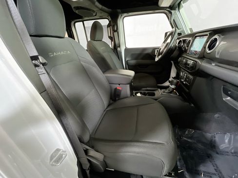 Used 2023 Jeep Wrangler Sahara w/ Cold Weather Group image 27