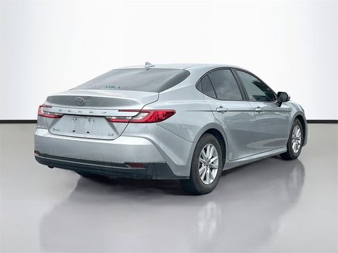 Used 2025 Toyota Camry LE image 4