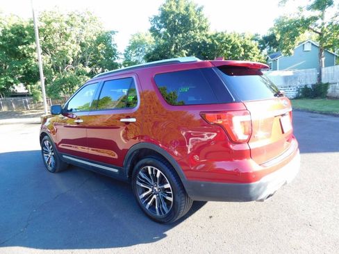Used 2017 Ford Explorer Platinum AWD/4WD image 3
