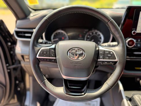 Used 2023 Toyota Highlander XSE AWD/4WD image 28