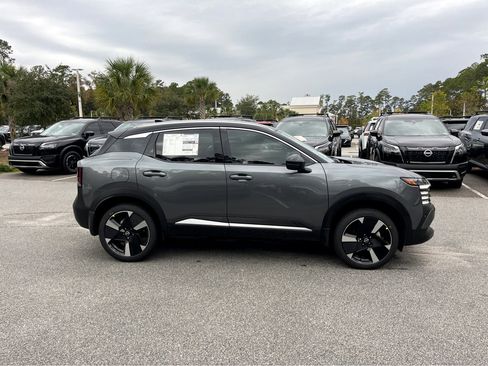 New 2025 Nissan Kicks SR image 10