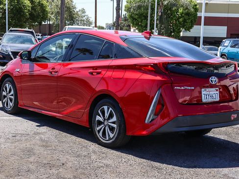 Used 2017 Toyota Prius Prime Advanced w/ Carpet Mat Package FWD image 8