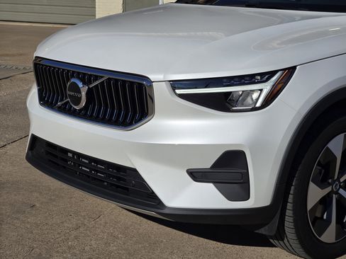 Certified 2025 Volvo XC40 B5 Core w/ Protection Package Premier image 12